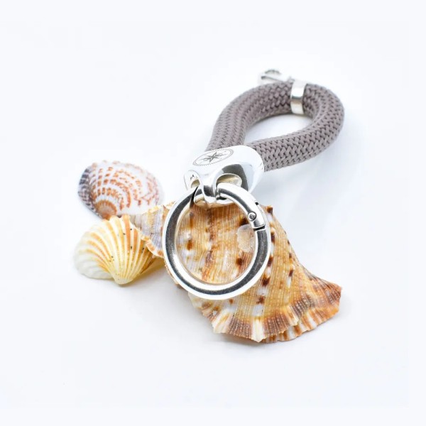 Braun – Maritimer Schlüsselanhänger in Silber