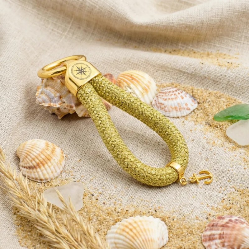 Gold – Eleganter Schlüsselanhänger im maritimen Stil Gold – Eleganter Schlüsselanhänger im maritimen Stil