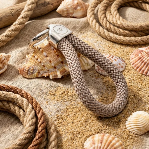 Braun – Maritimer Schlüsselanhänger in Silber